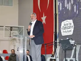 Başkan Öntürk’ten, CHP lideri Özel’e kaldırım taşı ve çöp konteyneri göndermesi
