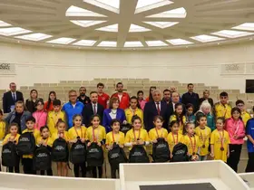 Başkan Şahin, şampiyon sporcularla bir araya geldi
