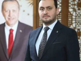Başkan Selmanoğlu: "Gençlerin önünü açan siyasi hareketiz"
