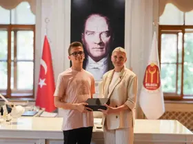 Başkan Subaşı, YKS Türkiye Birincisi Abdullah Uslu’yu belediyede ağırladı
