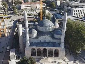 Başkan Taşkın ve Milletvekili Babacan Yeni Cami’deki çalışmaları inceledi
