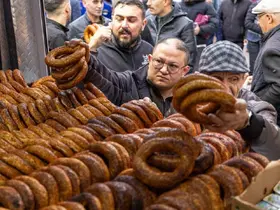 Başkan Tugay bayram namazında Bucalılarla buluştu
