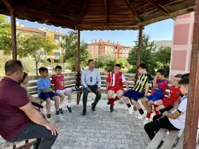 Başkan Ulutaş’tan engelli vatandaşa akülü araç desteği, çocuklara ziyaret
