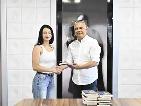 Başkan Uysal başarılı öğrencileri hediye çekiyle ödüllendirdi
