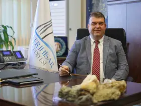 Başkan Yetişkin’den sevgilisine: "Uğur Dündar gelecek 1 saat avutmam lazım"

