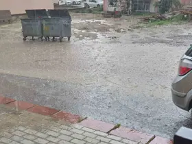 Başkentte sağanak etkili oldu, yollar göle döndü

