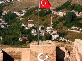 Bayburt Kalesi’nde Türk Bayrağı yenilendi
