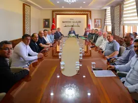 Bayburt’ta muhtarlarla köylerin ihtiyaçları görüşüldü
