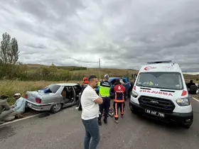 Bayburt’ta otomobille pikabın çarpıştığı kazada 1 kişi öldü, 4 kişi yaralandı

