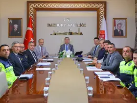 Bayburt’ta trafik düzenlemeleri ve ulaşım sorunları toplantıda görüşüldü
