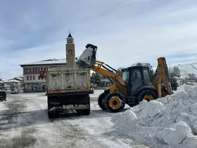 Bayburt’un ilçe ve beldelerinde kar mesaisi devam ediyor
