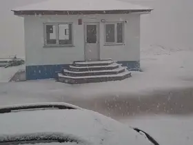Bayburt’un yüksek kesimlerine kar yağdı
