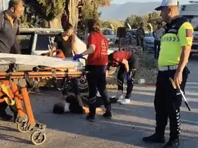 Bayındır’da otomobil ile motosiklet çarpıştı: 2 yaralı
