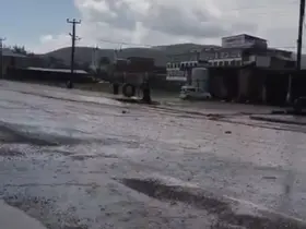 Baykan’da sağanak yağış etkili oldu: Yollar göle döndü
