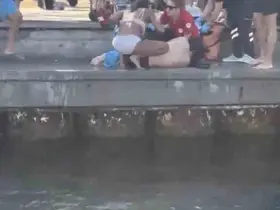 Bebek sahilinde boğulma tehlikesi: Vatandaşlar kurtardı
