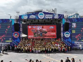 Bebekler ve çocuklar Uluslararası Kayseri Yarı Maratonu’na renk kattı
