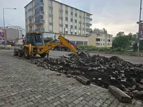 Belediye ekipleri kaldırım çalışmalarını sürdürüyor
