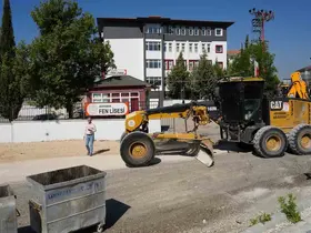 Belediye ekipleri okullar bölgesini yeni eğitim yılına hazırlıyor
