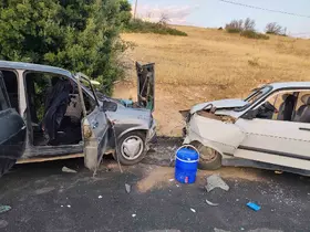 Besni’de iki otomobil çarpıştı: 8 yaralı
