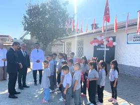 Besni’de öğrenciler ilk ders heyecanını yaşadı
