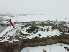 Beyaza bürünen Ardahan Kalesi havadan görüntülendi
