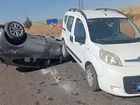 Beypazarı’nda otomobillerin çarpıştığı kazada 3 kişi yaralandı
