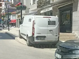 Bilecik’te kaldırım üstü parklanmalar yayaları isyan ettirdi
