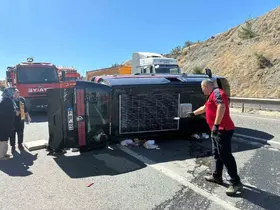 Bilecik’te ticari araç devrildi: 3 yaralı
