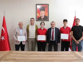 Bilecik’te Türkiye derecesi elde eden öğrencilere ödül verildi
