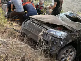 Bingöl’de araç dereye uçtu: 1 ölü, 4 yaralı
