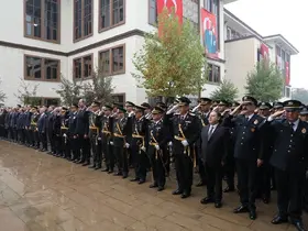Bingöl’de Cumhuriyet Bayramı kutlamaları çelenk sunumuyla başladı
