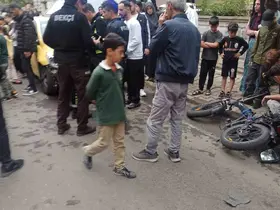 Bingöl’de ticari taksi bisiklete çarptı: 2 yaralı
