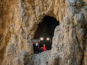 Bir asırdan fazla süren mücadelenin eseri: Taş Yolu turistlerin gözdesi
