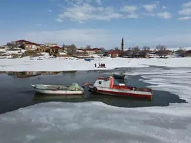Bitlis’te donan göller erken ısınmayla çözülmeye başladı
