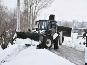 Bitlis’te Nisan ortasında kar mesaisi devam ediyor

