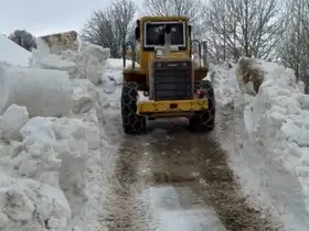 Bitlis’te ulaşım için 5 metrelik kar engelini aştılar
