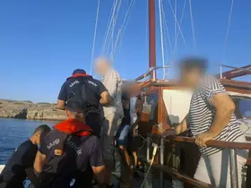 Bodrum ve Marmaris’te ticari yatlarda rahatsızlanan iki kişinin tıbbi tahliyesi yapıldı
