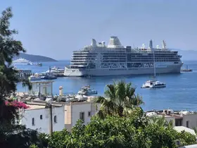 Bodrum’a iki gemi ile 1144 yolcu geldi
