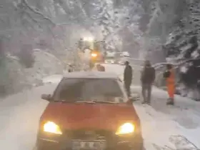 Bolu-Kıbrıscık yolunda mayıs ayında kar esareti
