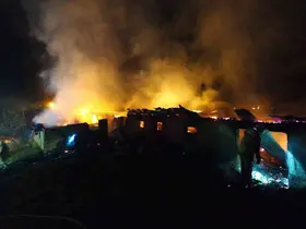 Bolu’da saman dolu kümes alev alev yandı
