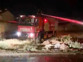 Boş arazide çıkan yangın paniğe neden oldu
