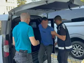 Boşanma aşamasındaki eşini bıçakla yaraladı
