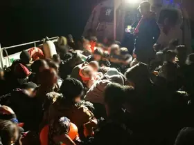 Bozcaada açıklarında 69 kaçak göçmen yakalandı
