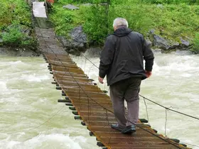 Bu köprülerden geçmek yürek ister

