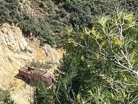 Buldan’da tartışmalı maden sahasında ağaç kesimi başladı
