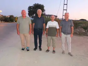 Burhaniye’ de kaldırımsız cadde kazalara davetiye çıkarıyor
