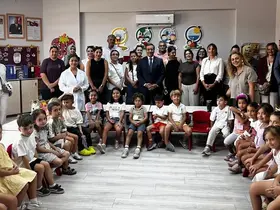 Burhaniye’de Kaymakam Atilla, minik öğrencilerle bir araya geldi
