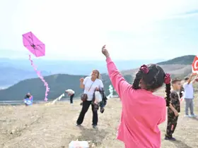 Bursa’da çocukların uçurtma coşkusu gökyüzünü renklendirdi
