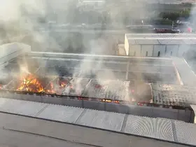 Bursa’da mobilya fabrikasında büyük yangın...30 itfaiye ve tanker olay yerinde
