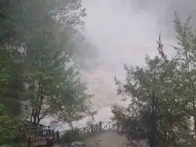 Bursa’da sağanak yağışın etkisiyle Suuçtu Şelalesi coştu
